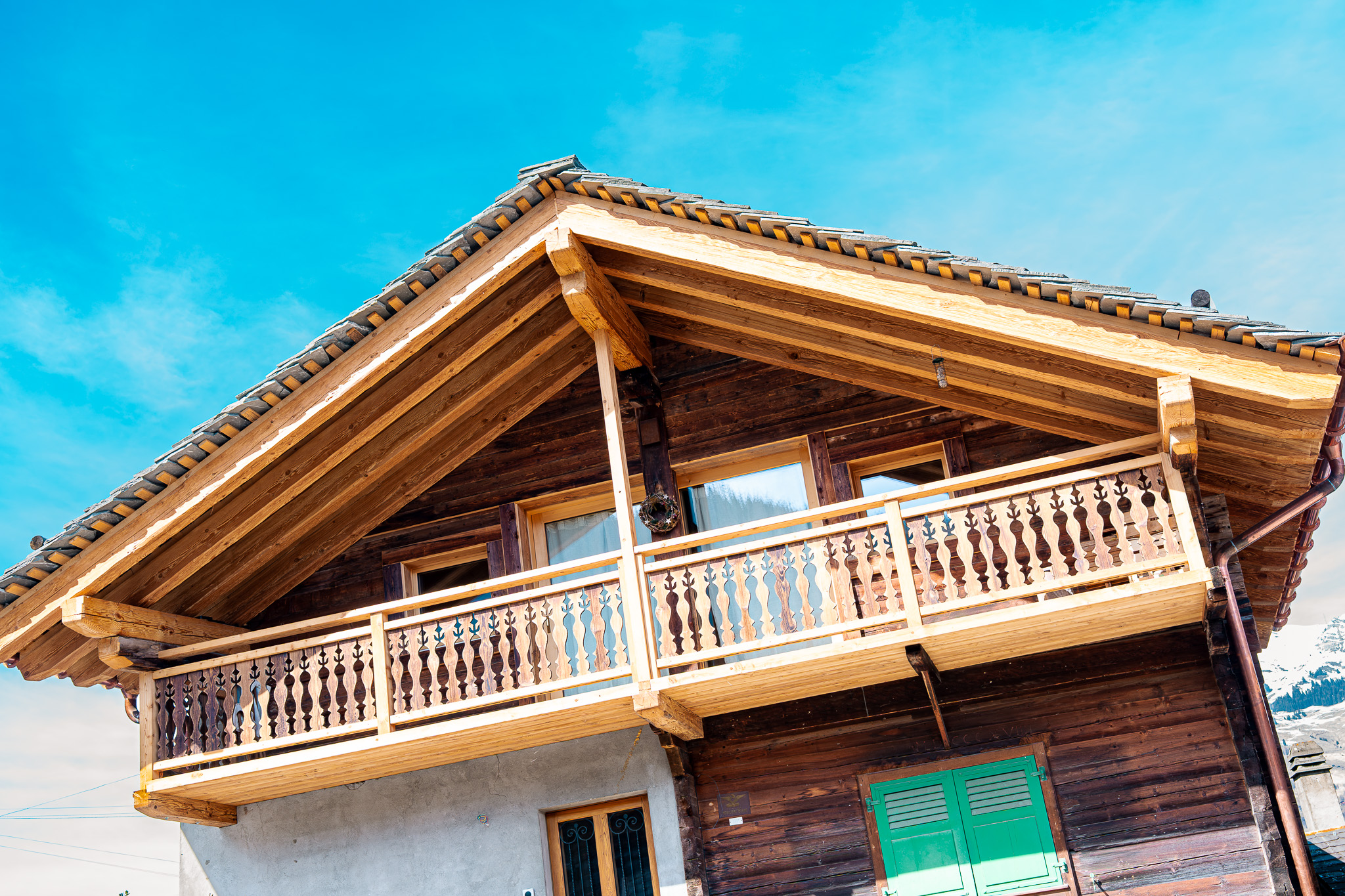 Balcon bois tourné traditionnel